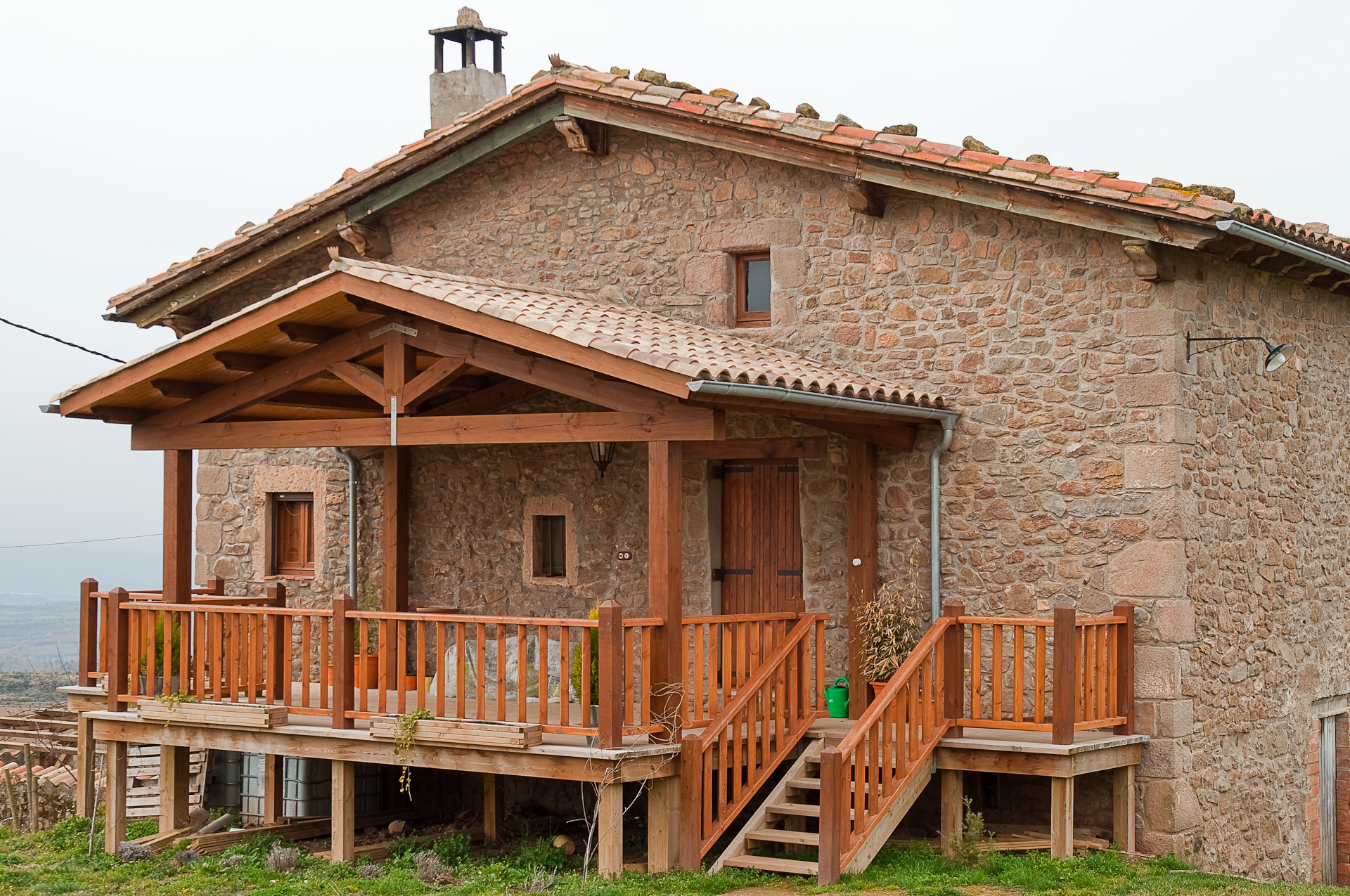 Porxos de fusta massissa per ampliar el teu exterior